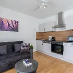 1Br With Balcony, Urban Style By Hm