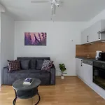 1Br With Balcony, Urban Style By Hm