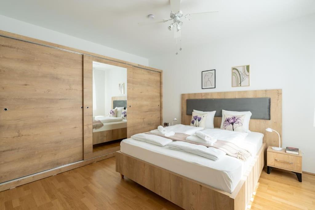 1br With Balcony, Urban Style By Hm * Wenen