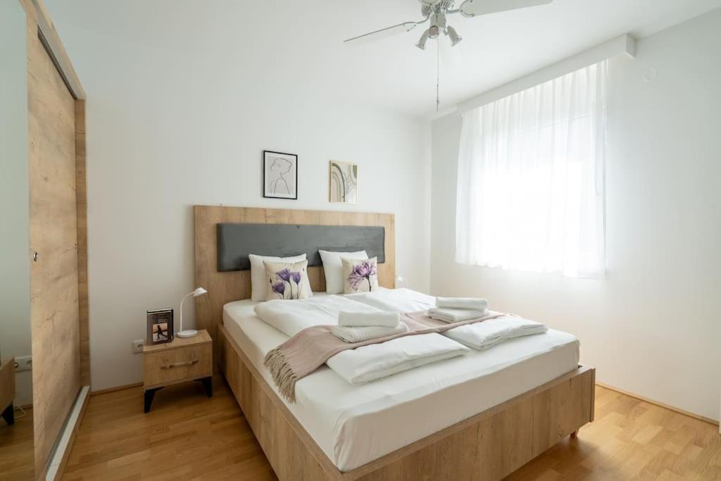 Appartement 1br With Balcony, Urban Style By Hm *