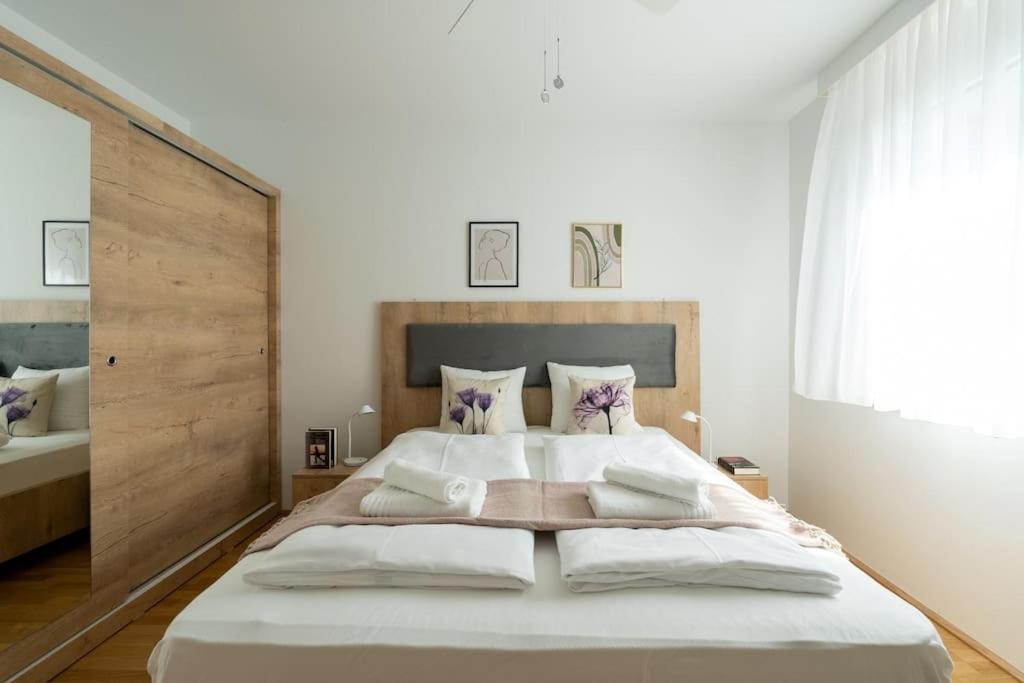 1br With Balcony, Urban Style By Hm Wenen