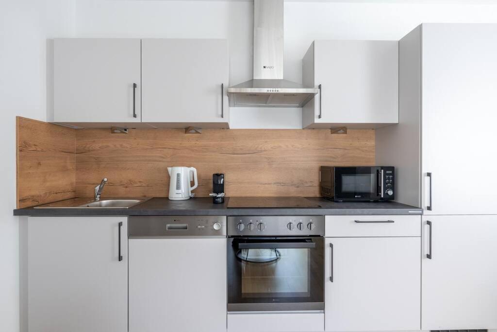Appartement 1br With Balcony, Urban Style By Hm