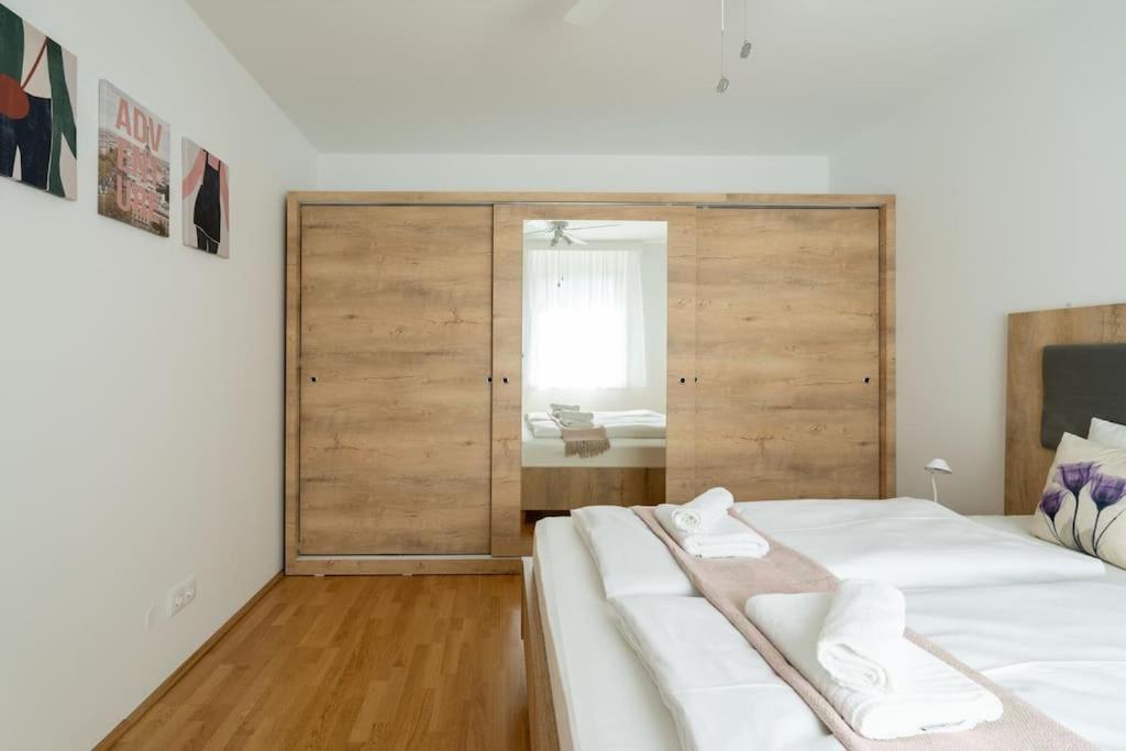 1br With Balcony, Urban Style By Hm Appartement Wenen