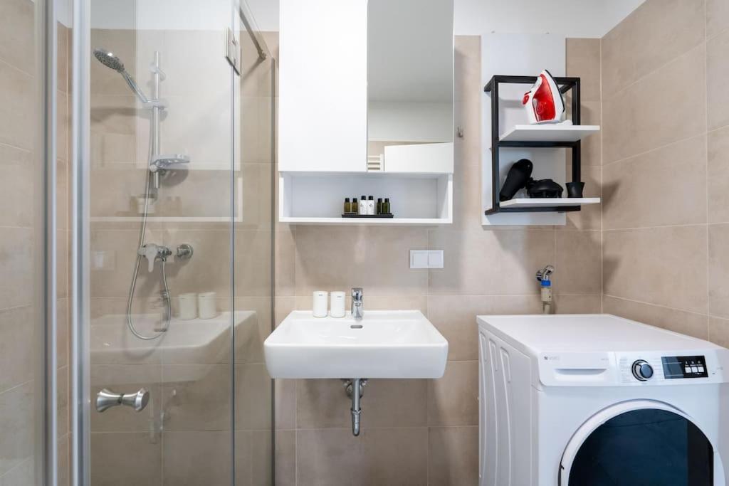 Appartement 1br With Balcony, Urban Style By Hm *